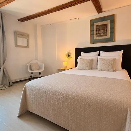 Semesterbostad Maison Helios -